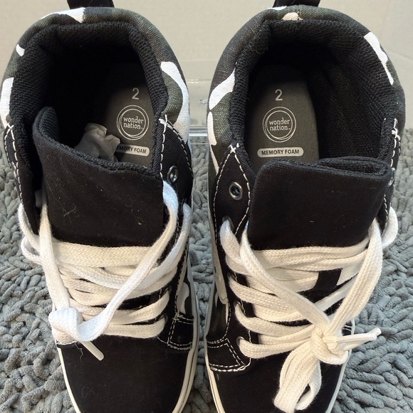 NWOT Sz 2 Wonder Nation Kids High-Top Sneakers - Black, White, Army Green Camo - Picture 7 of 7